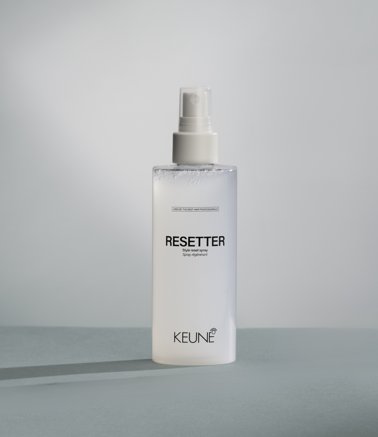 Luxurious care for your scalp and superior heat protection in one with Keune Resetter Style Reset Spray, the ideal solution for battling frizz.